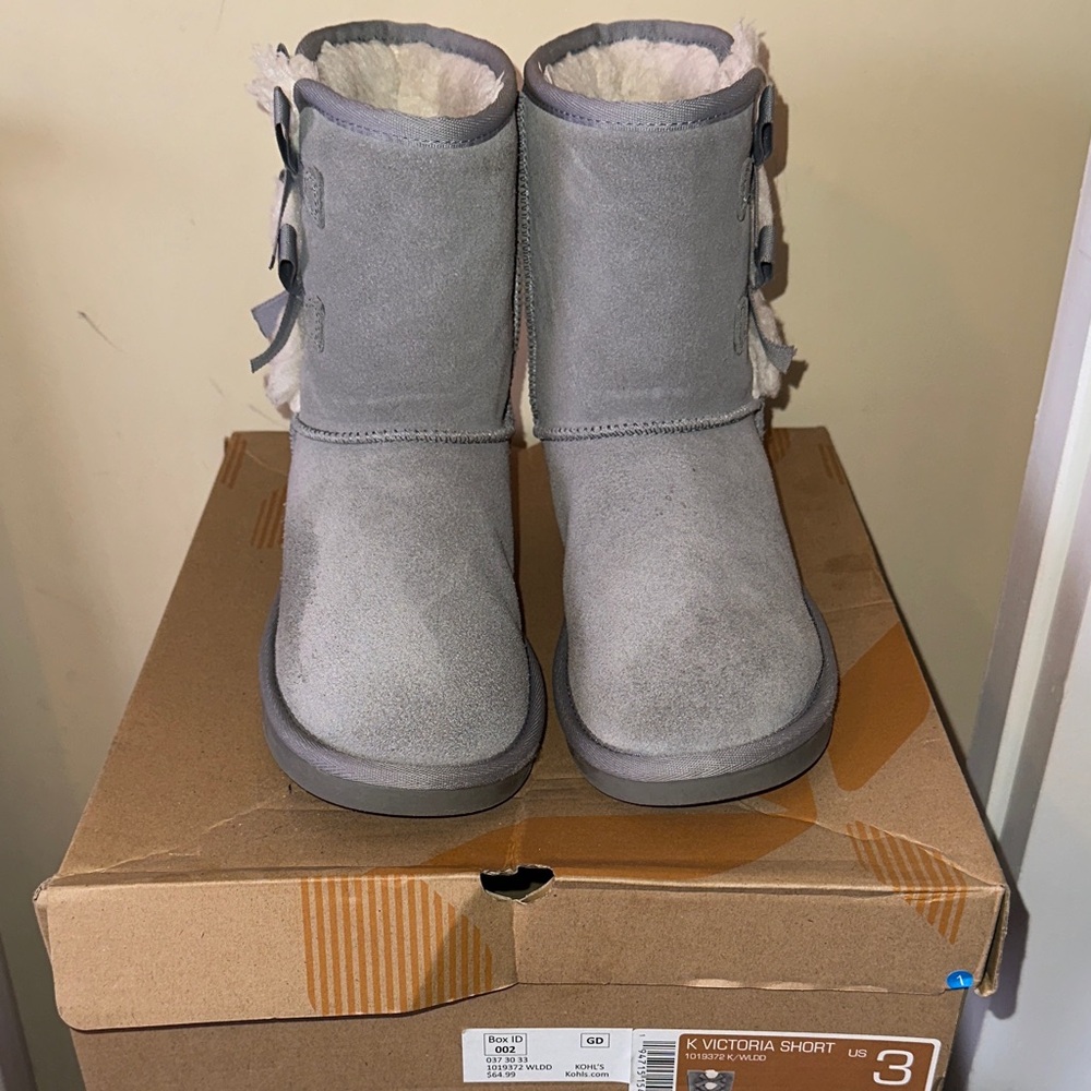Kookaburra (UGG) Victoria short boots w/bows
